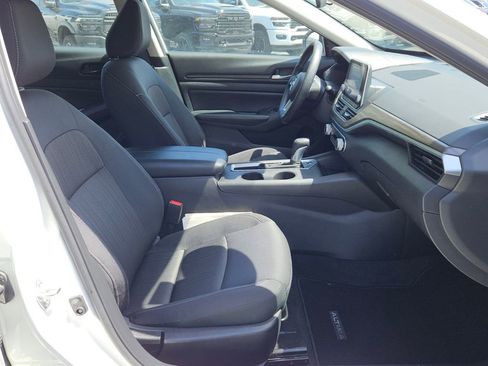 Used 2025 Nissan Altima 2.5 SV image 15