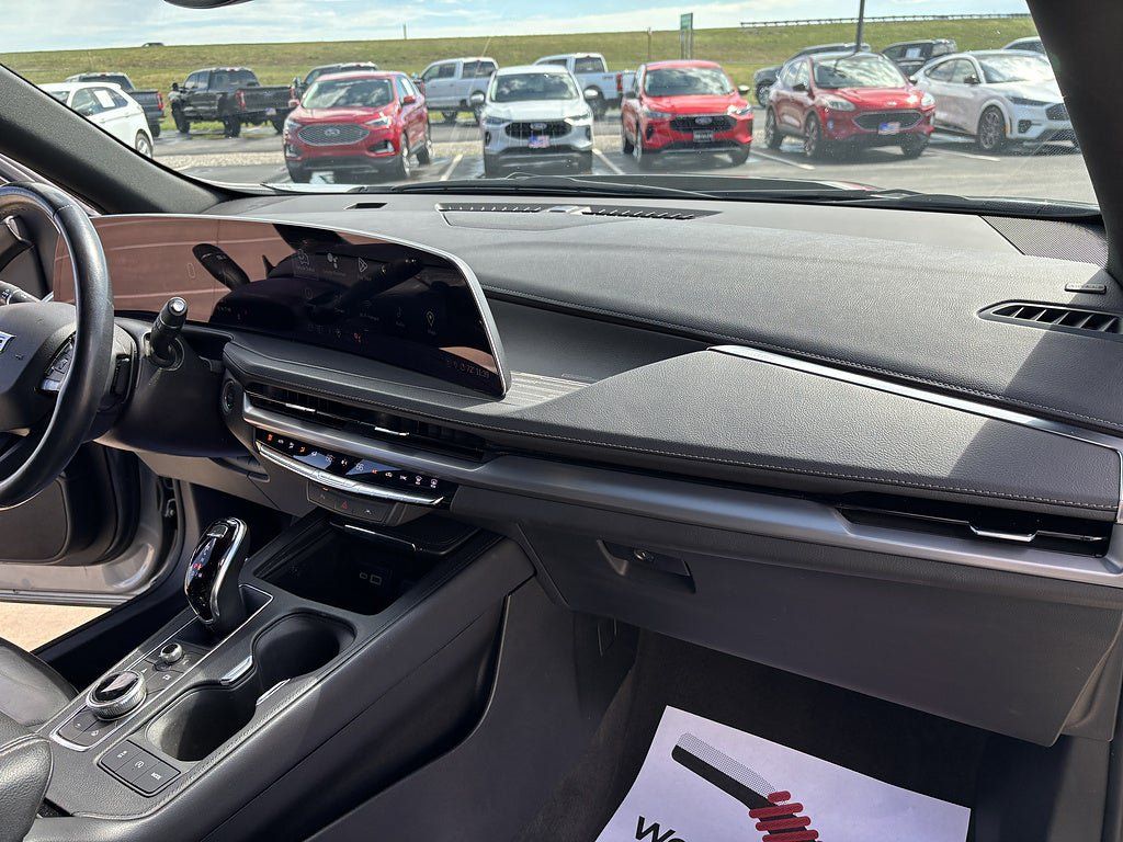 Used 2024 Cadillac XT4 Premium Luxury FWD image 17