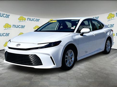 Used 2025 Toyota Camry SE FWD image 3