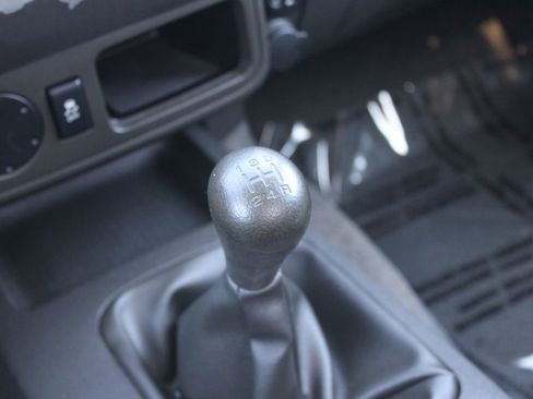 Used 2017 Nissan Frontier SV image 33