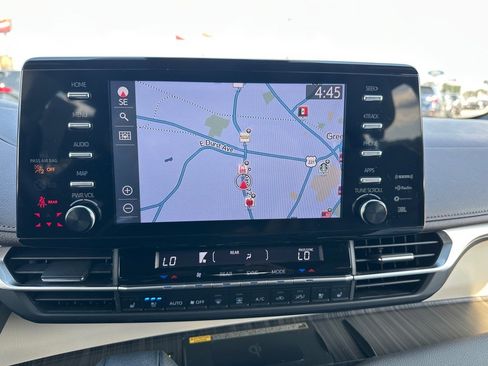 Used 2024 Toyota Sienna Platinum image 23