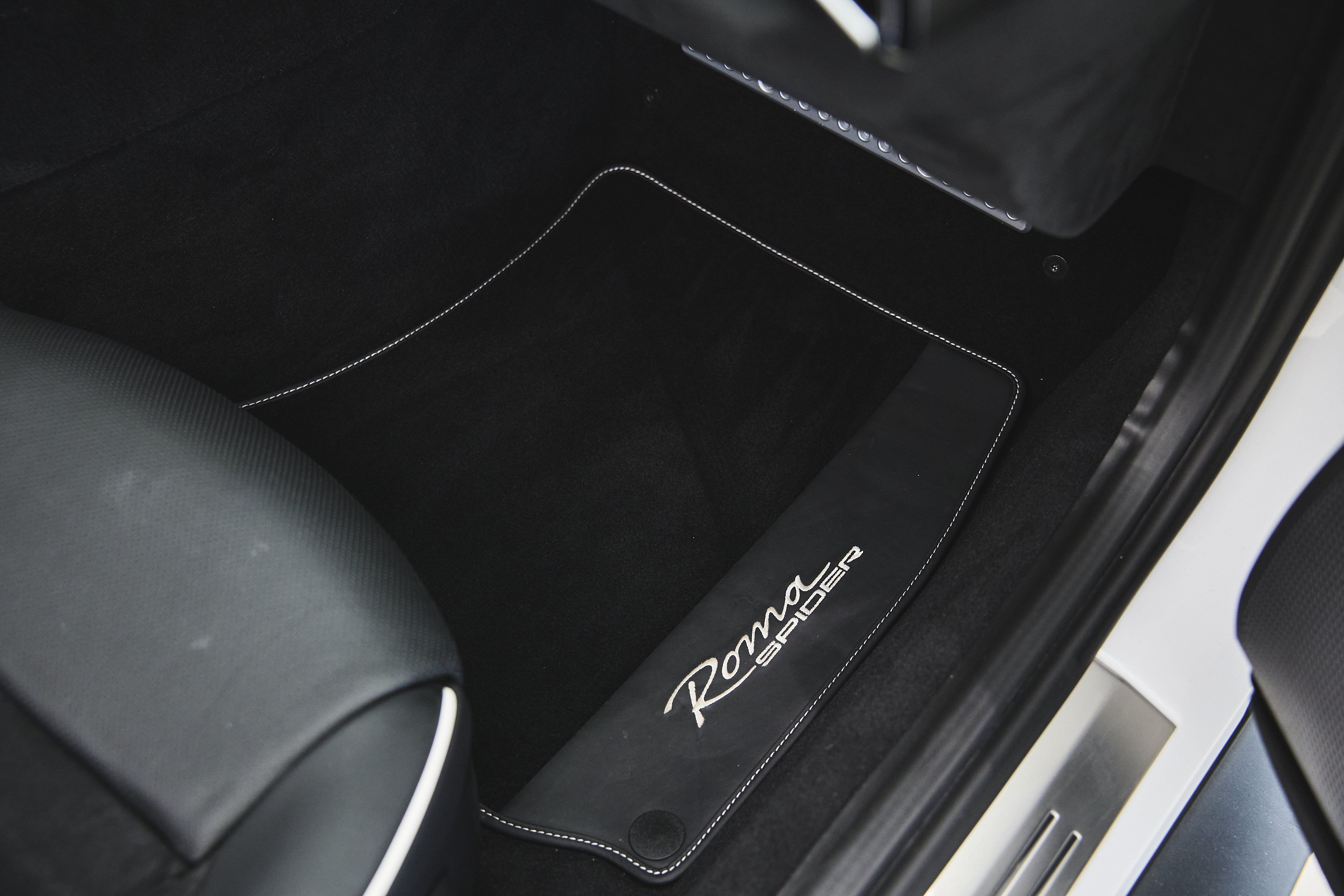 Used 2024 Ferrari Roma Spider RWD image 38