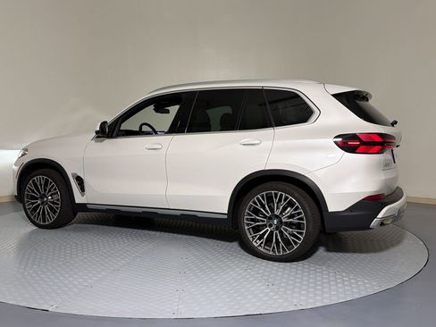 Used 2026 BMW X5 sDrive40i w/ Premium Package RWD image 3