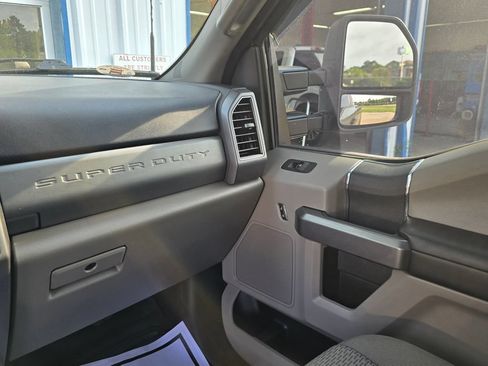 Used 2022 Ford F250 XLT w/ Camper Package RWD image 16
