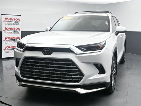 Used 2025 Toyota Grand Highlander AWD Hybrid image 4