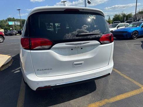 Used 2020 Chrysler Pacifica Touring-L Plus FWD image 8