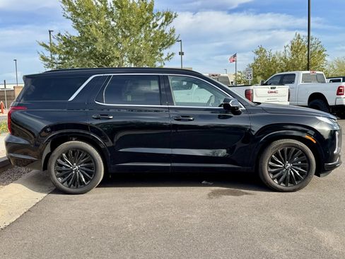 Used 2024 Hyundai Palisade Calligraphy image 2