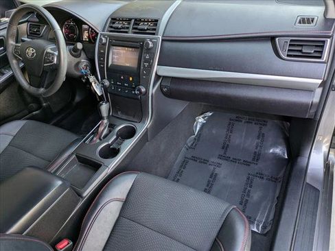 Used 2017 Toyota Camry SE image 20