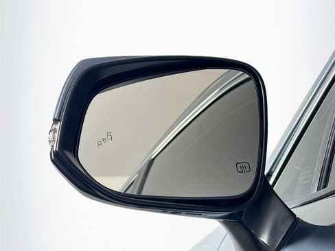 Certified 2024 Toyota Corolla Cross XLE image 9