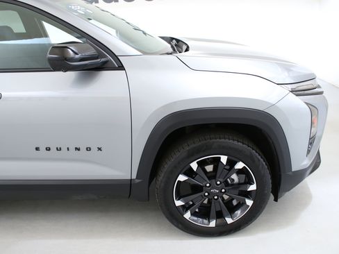 Certified 2025 Chevrolet Equinox RS w/ Safety and Technology Package image 11