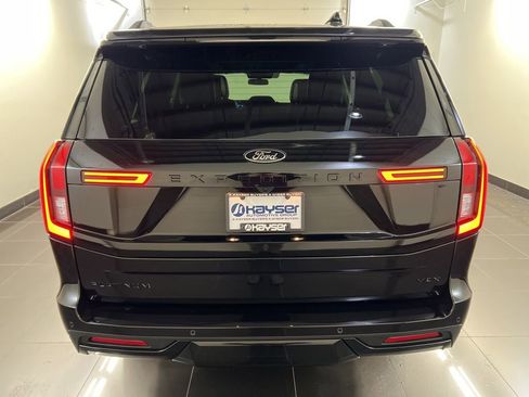 New 2026 Ford Expedition Max Platinum image 5