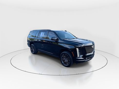 Used 2025 Cadillac Escalade ESV Sport Platinum AWD/4WD image 2