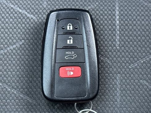 Used 2022 Toyota RAV4 XLE image 24