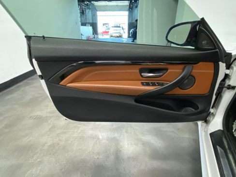 Used 2016 BMW M4 Convertible RWD image 47