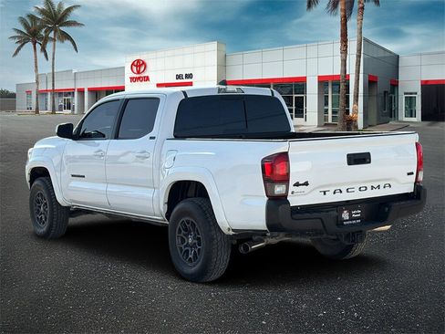 Used 2018 Toyota Tacoma SR5 image 4