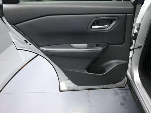 Used 2025 Nissan Rogue SV FWD image 18