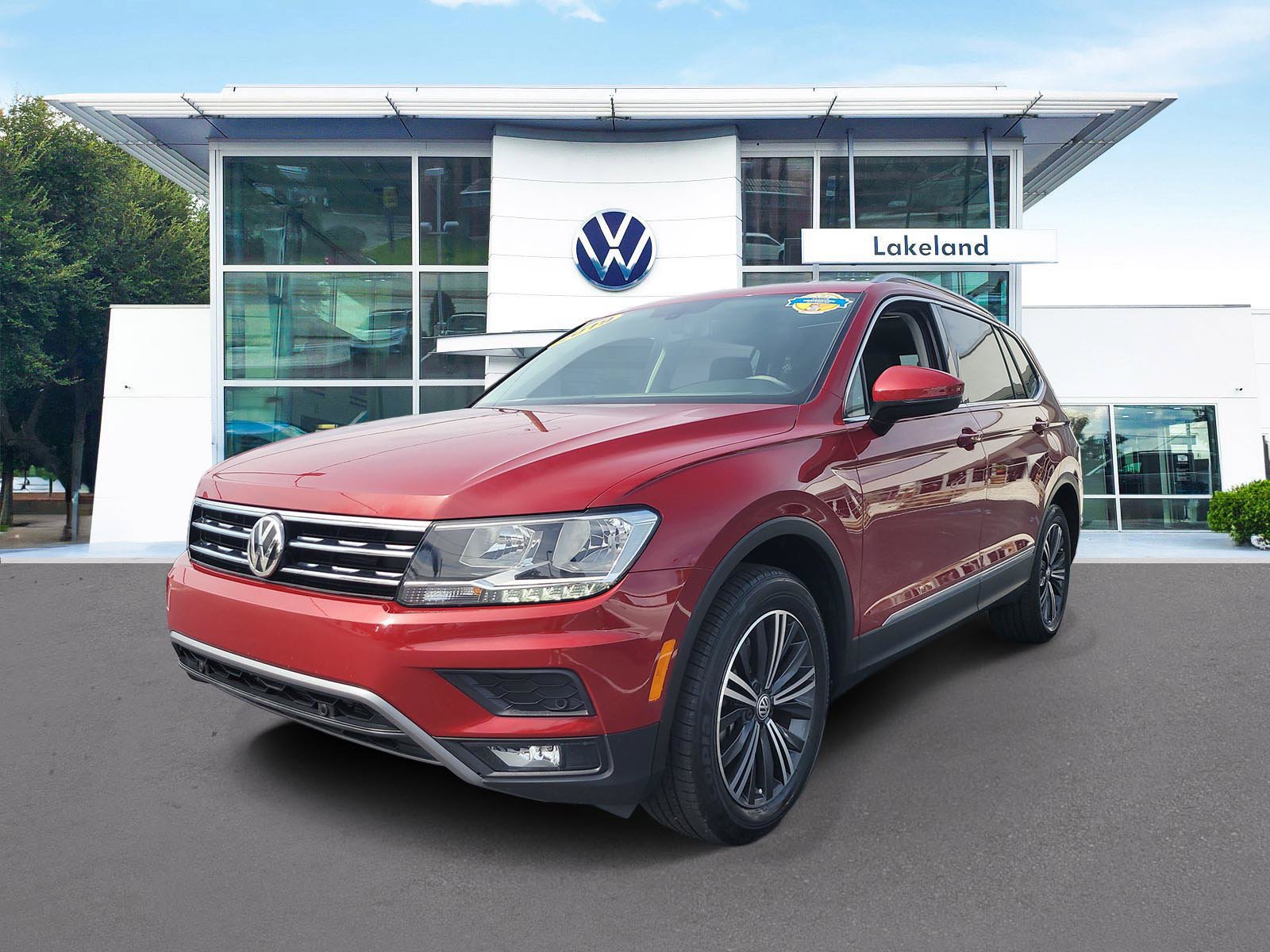 Used 2019 Volkswagen Tiguan SEL FWD image 2