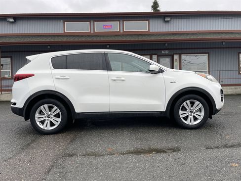 Used 2017 Kia Sportage LX image 3