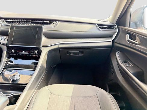 Used 2023 Jeep Grand Cherokee Laredo RWD image 19