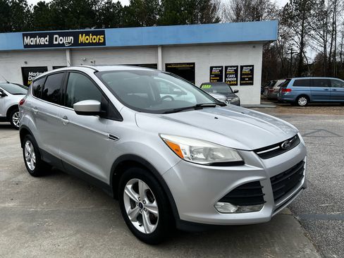 Used 2015 Ford Escape SE image 2