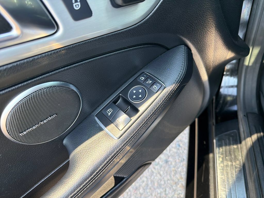 Used 2012 Mercedes-Benz SLK 250 image 20