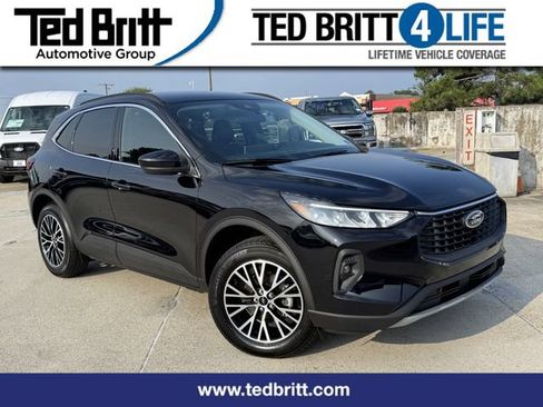 Certified 2026 Ford Escape SE w/ Class II Trailer Tow Package FWD image 1