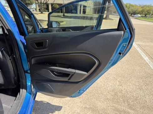 Used 2017 Ford Fiesta SE image 17