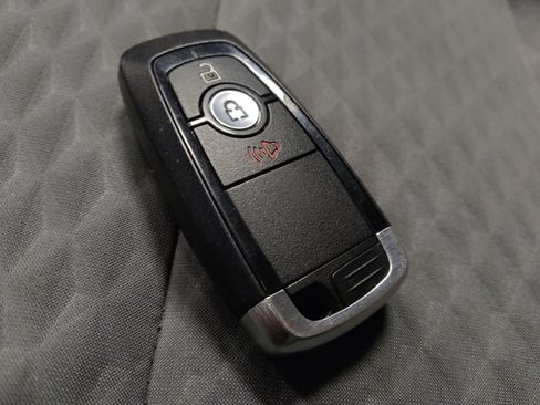 Used 2021 Ford Escape SE image 32