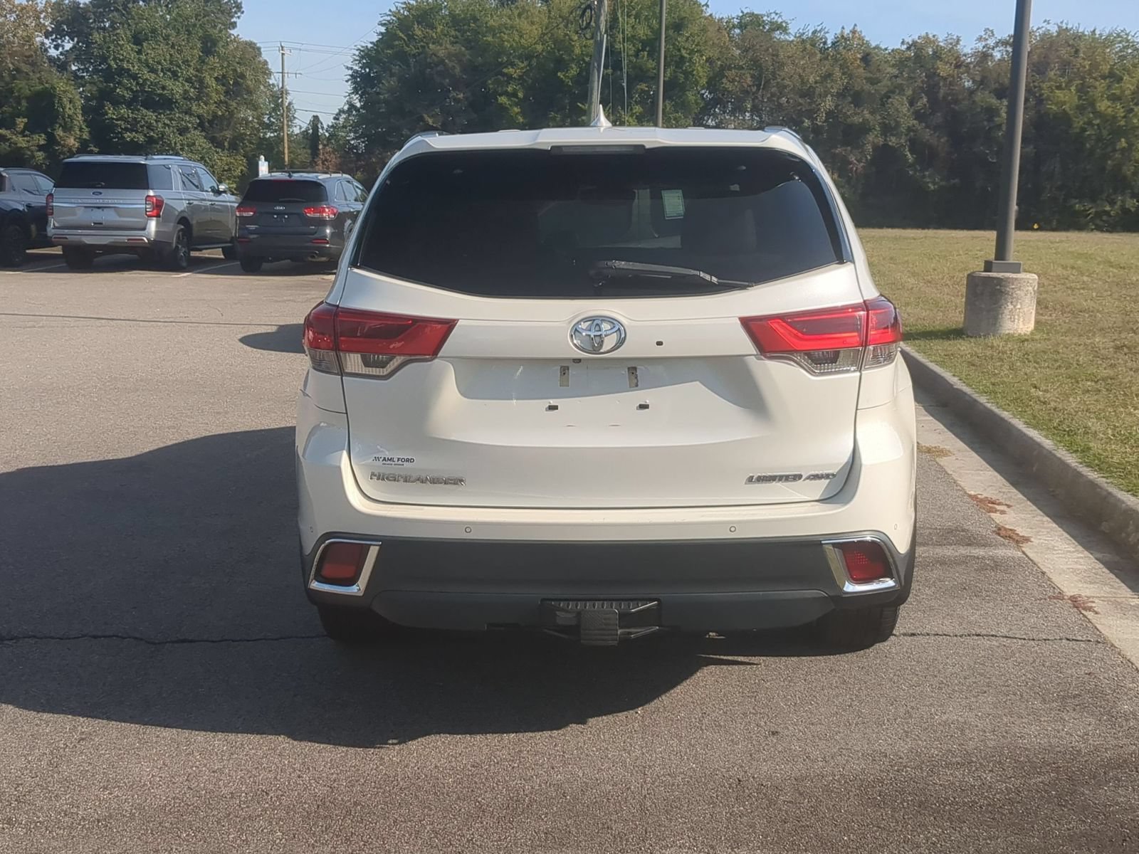 Used 2017 Toyota Highlander Limited AWD/4WD image 4