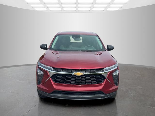 Used 2024 Chevrolet Trax LS w/ Driver Confidence Package FWD image 2