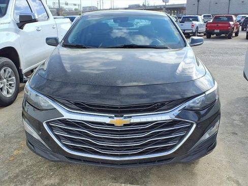 Used 2025 Chevrolet Malibu LT image 2