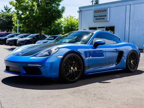 Used 2018 Porsche 718 Cayman RWD image 3