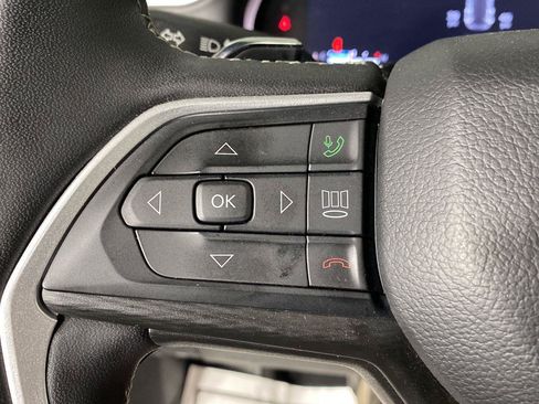 Used 2023 Jeep Grand Cherokee Laredo w/ Luxury Tech Group I AWD/4WD image 43