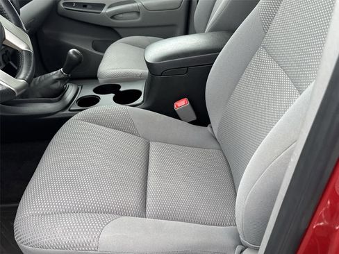 Used 2015 Toyota Tacoma 4x4 Access Cab image 12