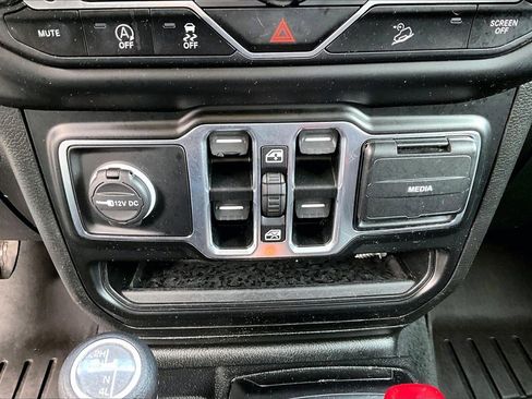 Certified 2020 Jeep Wrangler Unlimited Sahara image 15