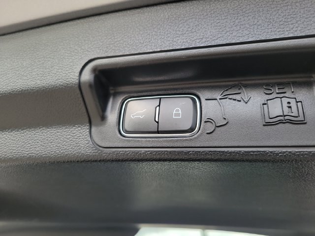Used 2024 Ford Explorer XLT RWD image 10