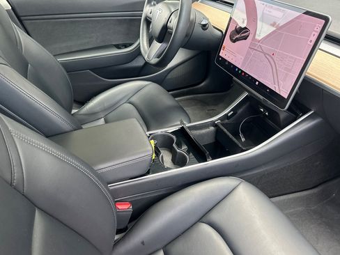 Used 2018 Tesla Model 3 Mid Range image 14