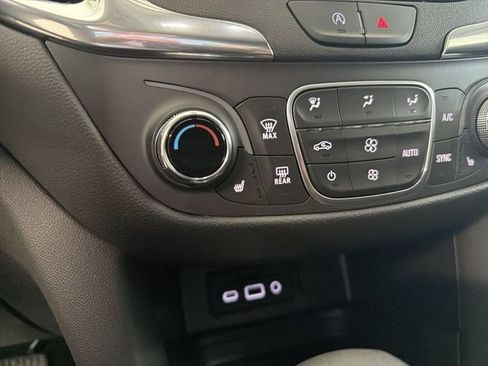 Used 2024 Chevrolet Equinox LT FWD image 30