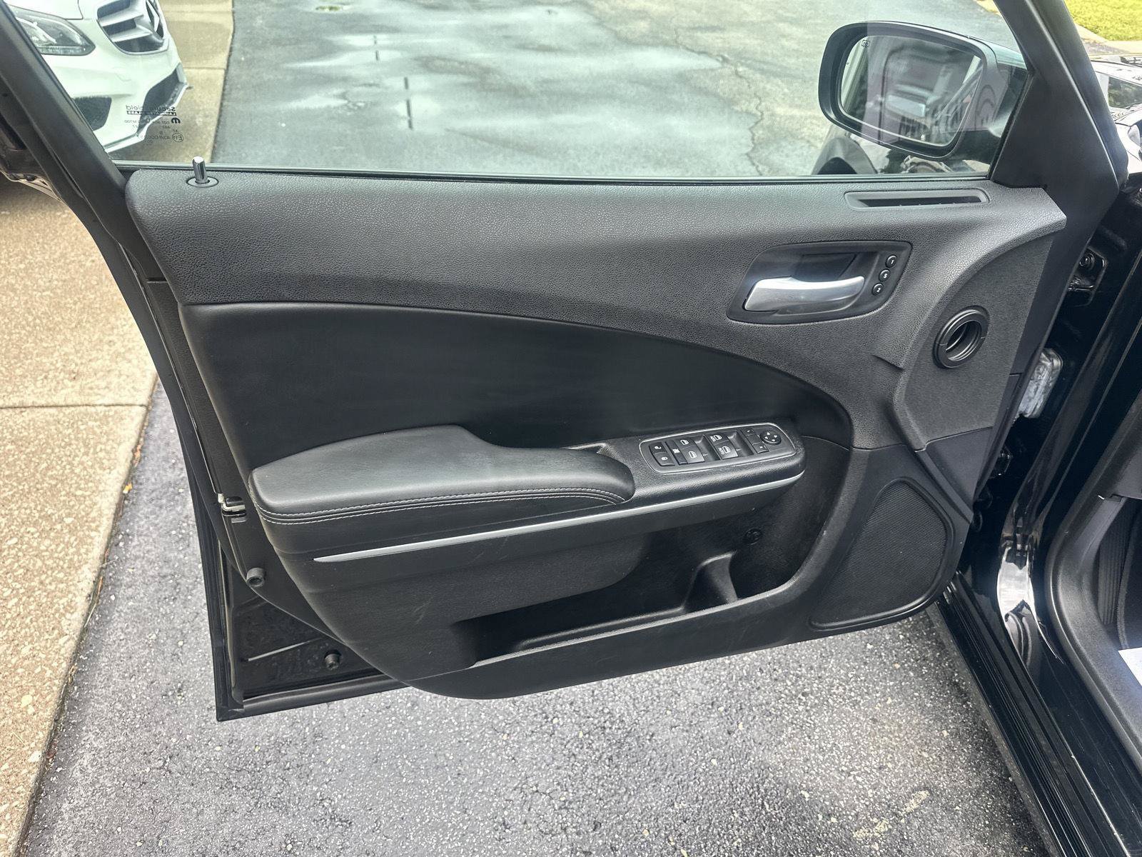 Used 2021 Dodge Charger SXT w/ Leather Interior Group RWD image 34