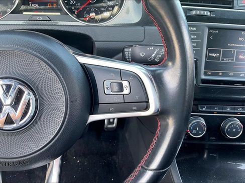 Used 2017 Volkswagen GTI SE FWD image 12