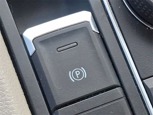 Used 2018 Volkswagen Atlas SE image 26