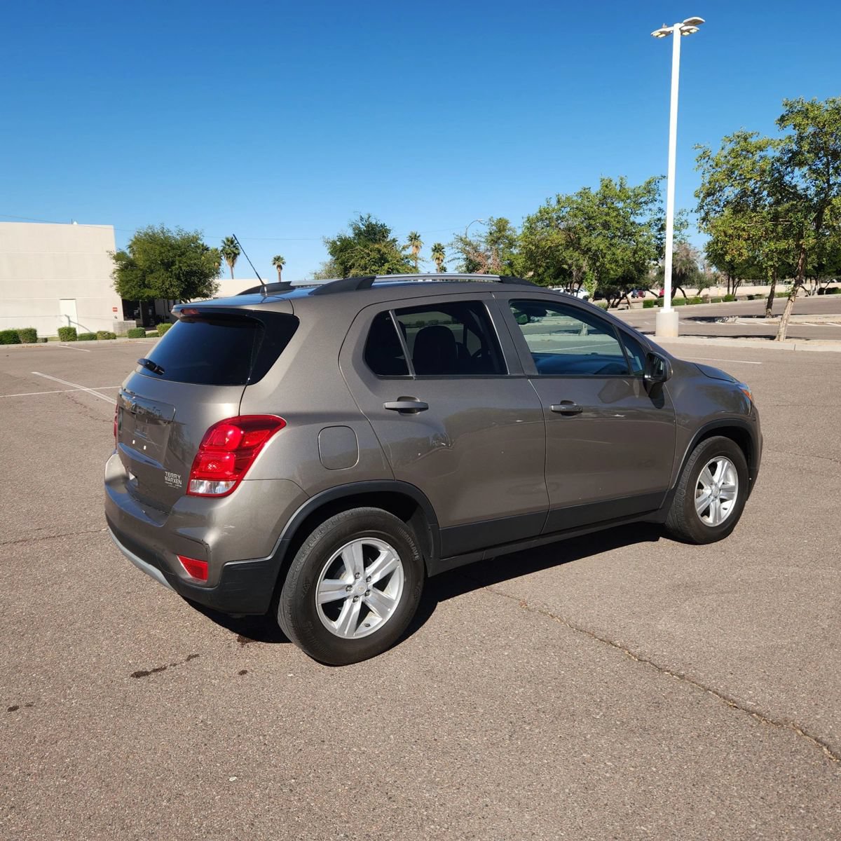 Used 2021 Chevrolet Trax LT w/ LT Convenience Package FWD image 6