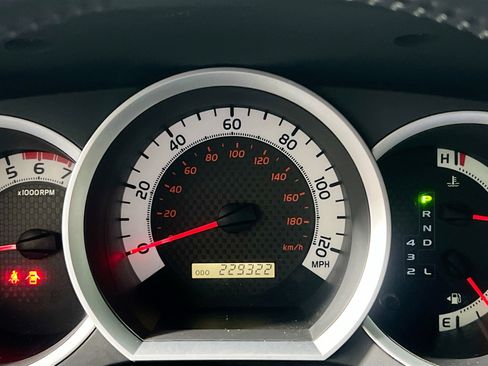 Used 2012 Toyota Tacoma Base image 23