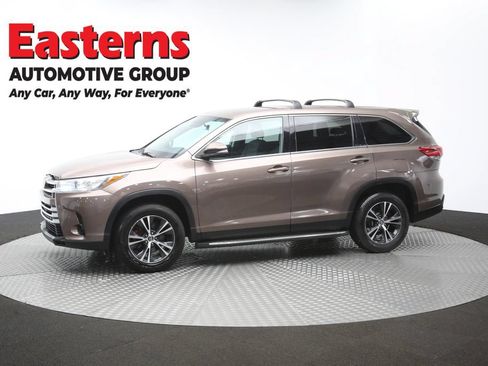Used 2019 Toyota Highlander LE FWD image 57