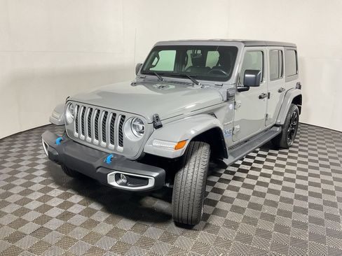Used 2022 Jeep Wrangler Unlimited Sahara w/ Cold Weather Group AWD/4WD image 13