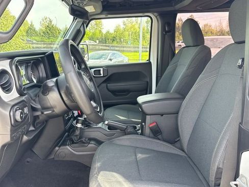Used 2025 Jeep Wrangler Sport AWD/4WD image 18