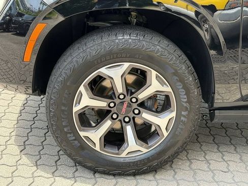 Certified 2025 GMC Yukon XL AT4 Ultimate AWD/4WD image 11