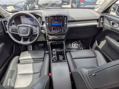 Certified 2025 Volvo XC40 B5 Plus AWD/4WD image 21