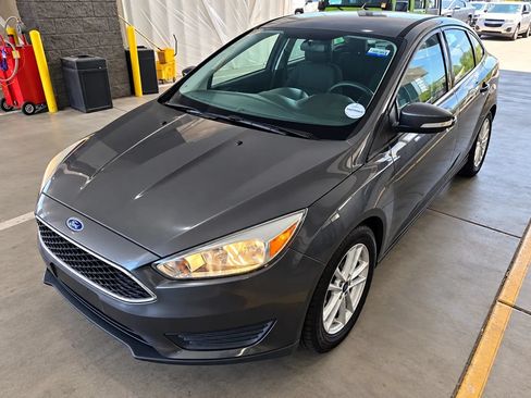 Used 2016 Ford Focus SE FWD image 1