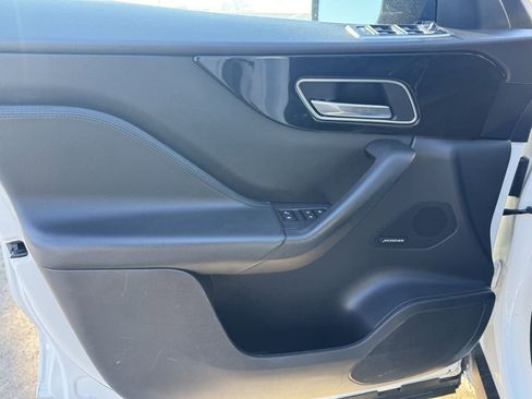 Used 2020 Jaguar F-PACE Premium image 14